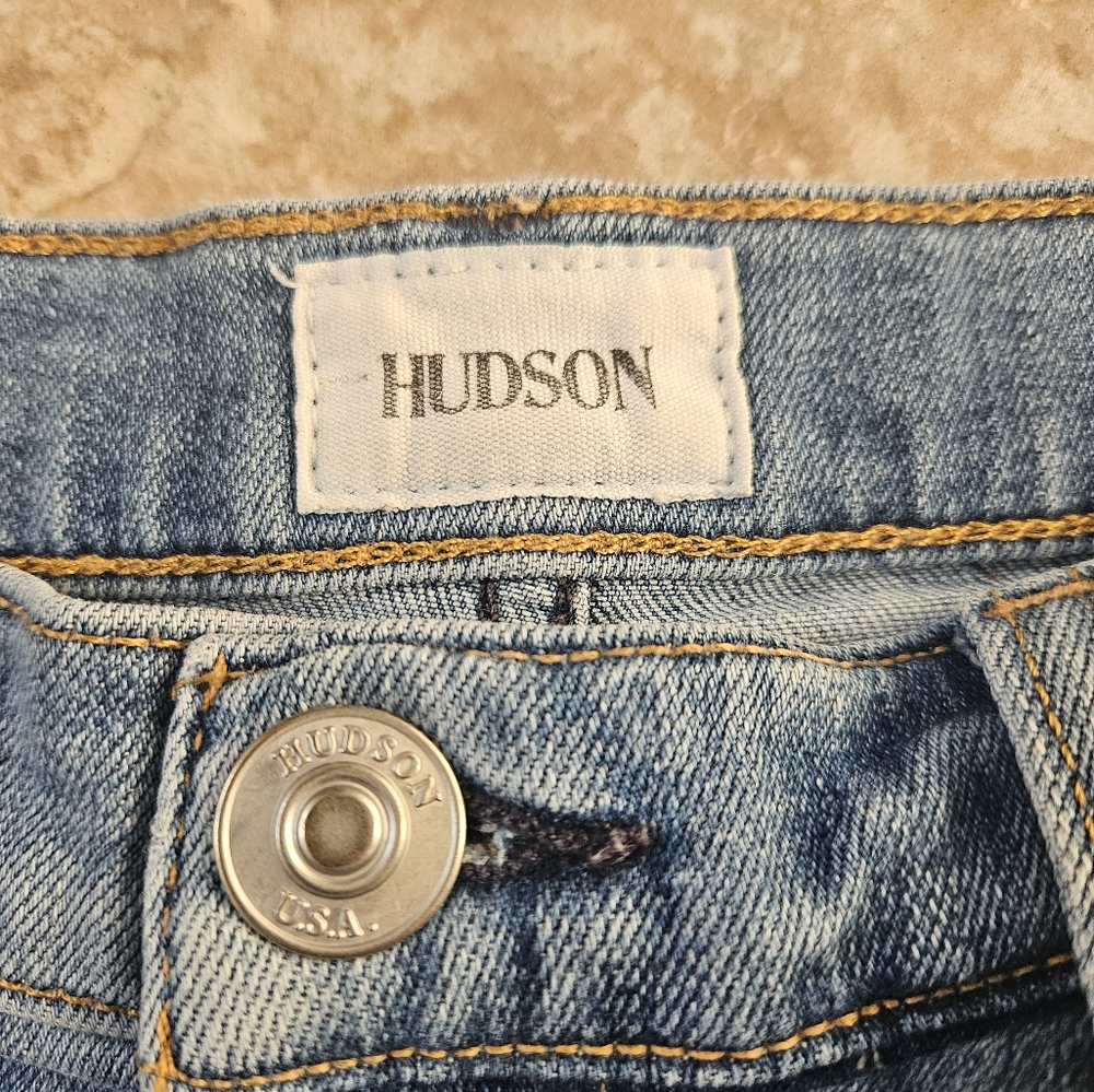 Hudson Valeri Cut Off 1" Cuff Short - 27 Denim Shorts Premium Denim Relaxed Fit - Picture 6 of 9
